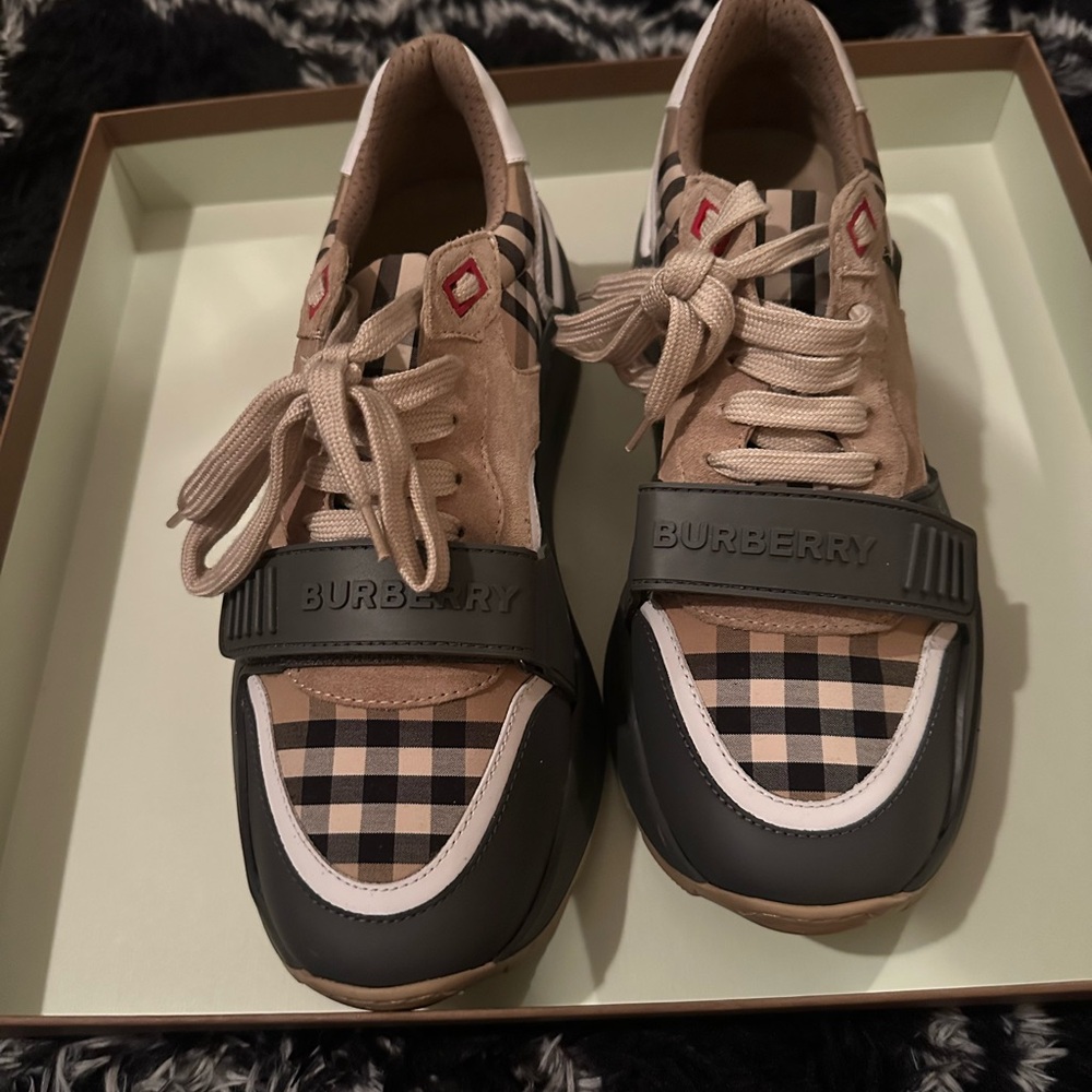 Burberry Beige Low Top Sneakers